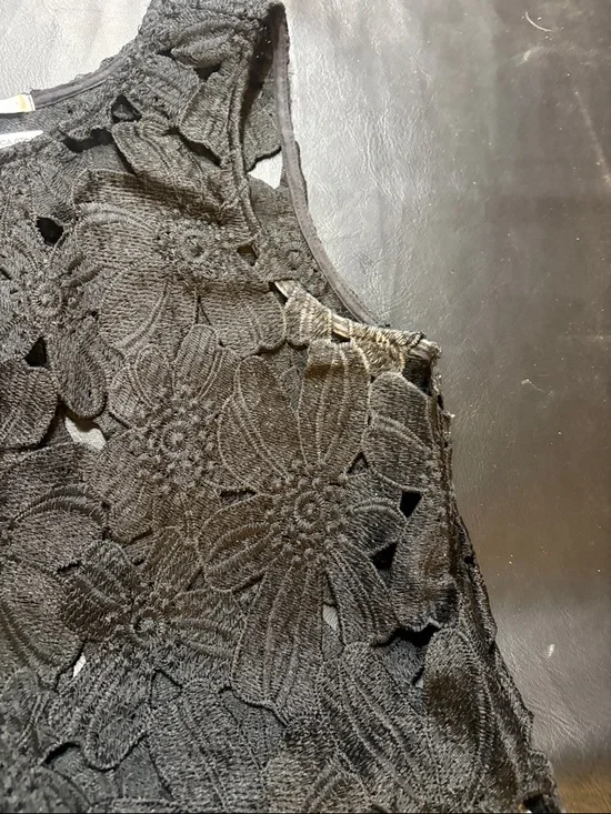 Acemi Black Floral Crochet Sleeveless Tank - Picture 5 of 6